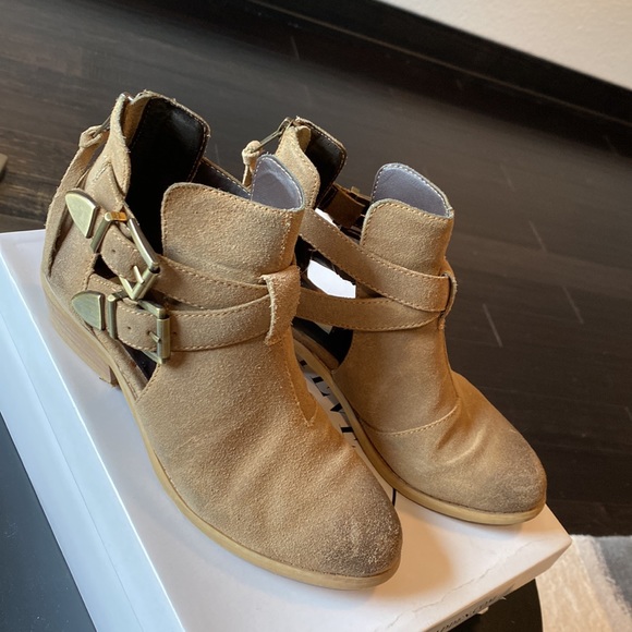 Steve Madden Cinch Bootie - Picture 2 of 11